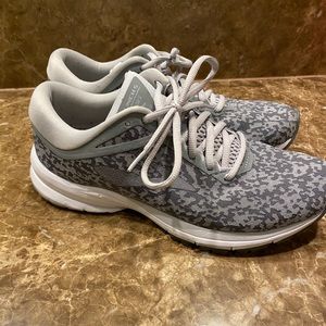 brooks defyance 8 brown